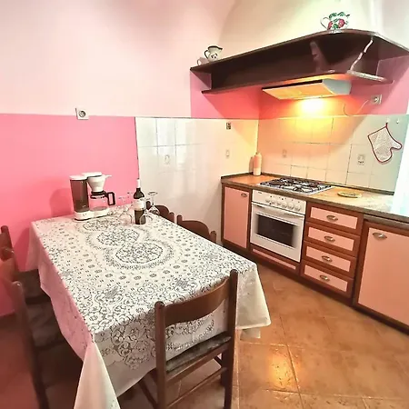 Secluded With Balcony And Patio * 로브란