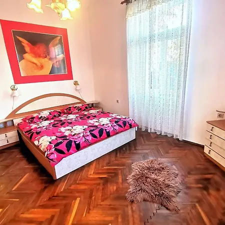 Secluded With Balcony And Patio *