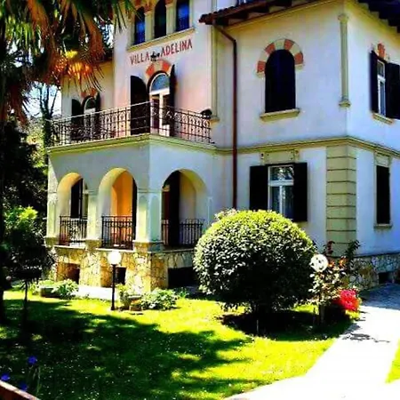 Secluded With Balcony And Patio 아파트 *